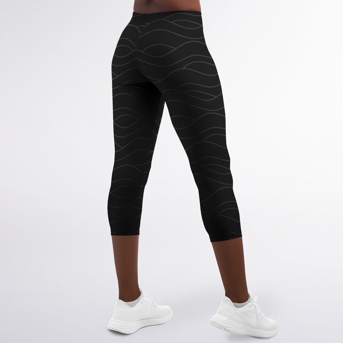 Women's Black and Grey Waves Sleek Capri Leggings