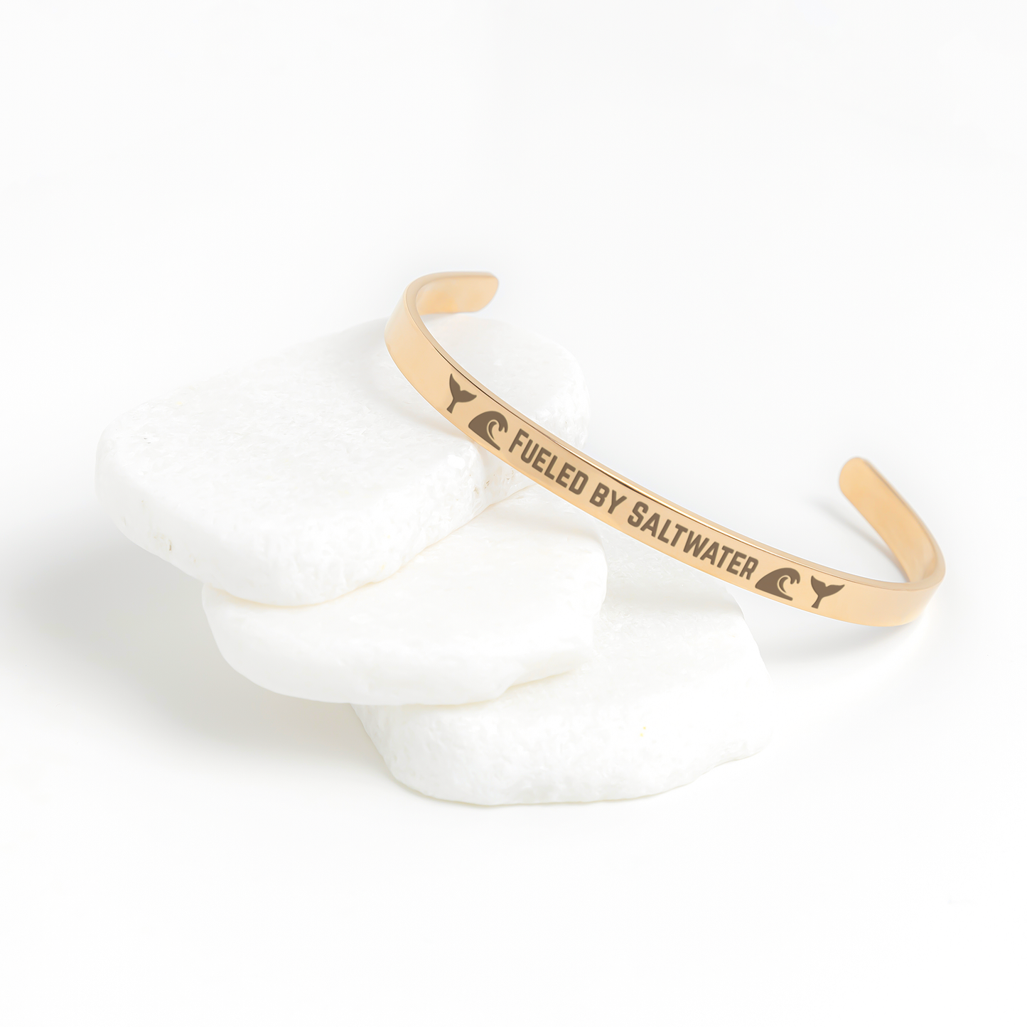 Ocean_Themed_Cuff_Bracelet_Rose_Gold_Lifestyle_02_Mockup.png_15839920