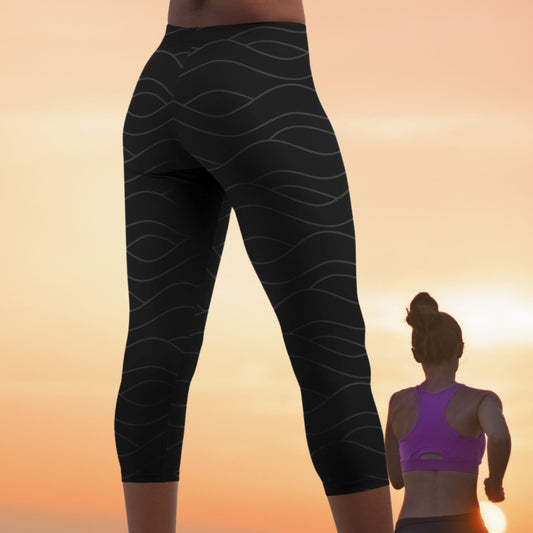 Women's Black and Grey Waves Sleek Capri Leggings